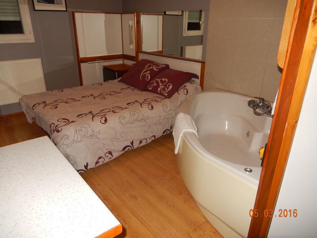 Hotel Eco Logis Espace Bellevue Séméac Zewnętrze zdjęcie