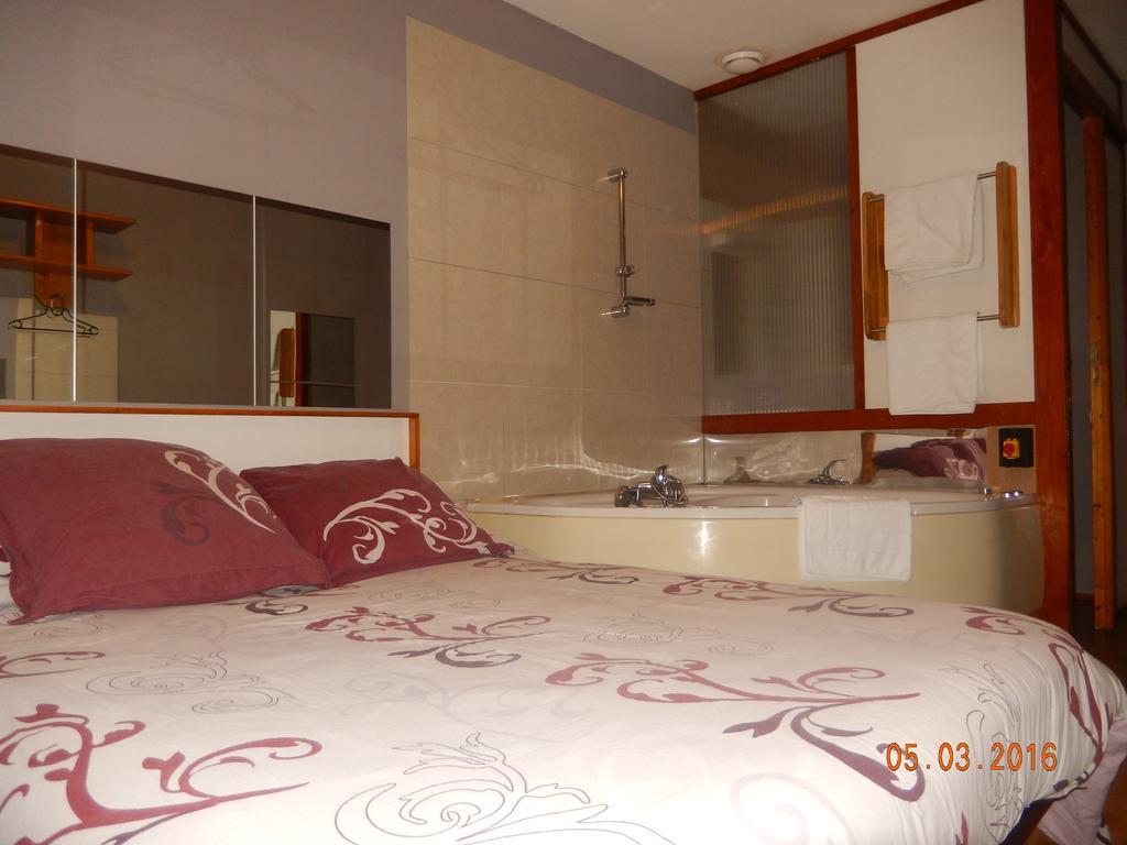 Hotel Eco Logis Espace Bellevue Séméac Zewnętrze zdjęcie
